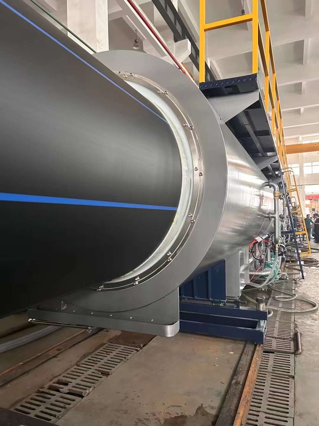 కొత్త PE1600(SDR13.6) ఎక్స్‌ట్రూషన్ ప్రొడక్షన్ లైన్ విజయవంతంగా పూర్తయింది మరియు డెలివరీ కోసం వేచి ఉంది!