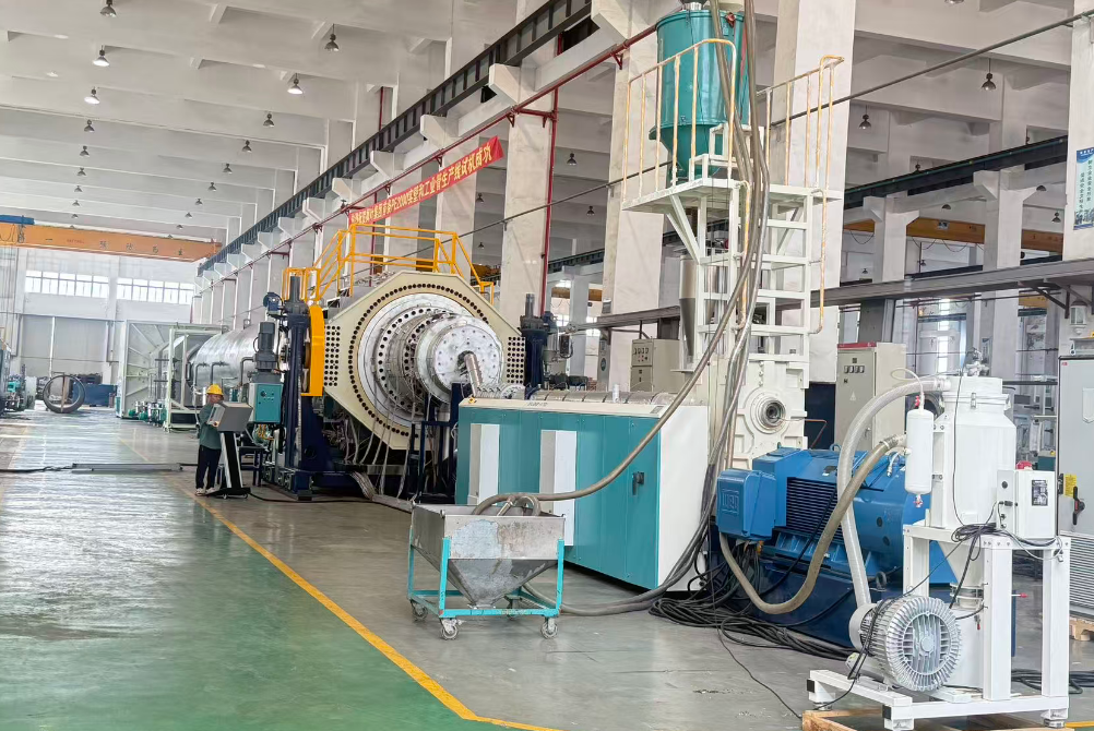 ఫాంగ్లీ ప్రస్తుతం PE2000 పైప్ ఎక్స్‌ట్రూషన్ ప్రొడక్షన్ లైన్ విజయవంతంగా పంపిణీ చేయబడింది