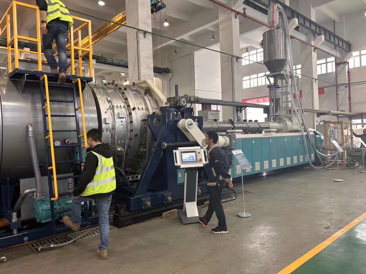 2000mm కంటే ఎక్కువ పెద్ద వ్యాసాలతో PE పైప్స్ యొక్క స్టార్టప్ పరికరాలు మరియు ఉత్పత్తి సాంకేతికత కోసం కీలక అంశాలు